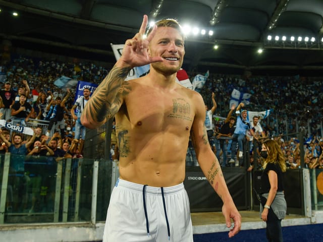 Lazio Rom gerät zu Hause gegen Spezia in der 4. Minute in Rückstand. Dann dreht Ciro Immobile die Partie im Alleingang und stellt noch vor der Pause auf 3:1. Am Ende gewinnen die Römer 6:1.