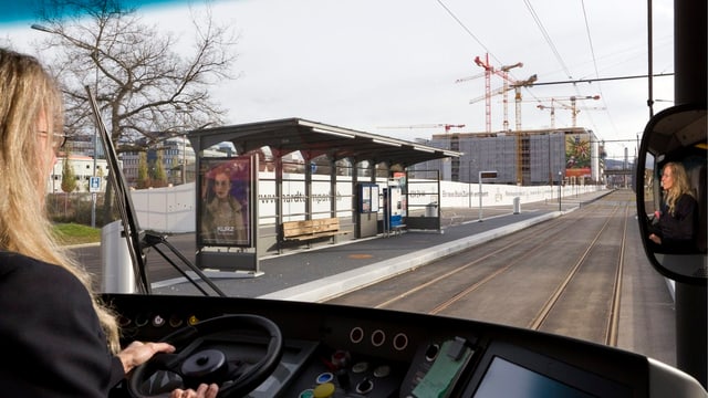 Eine Tramchauffeurin in der Stadt Zürich Eine Tramchauffeurin in der Stadt Zürich