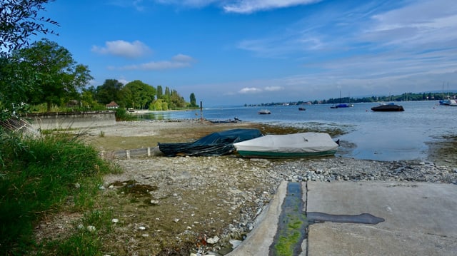 Boats were stranded.