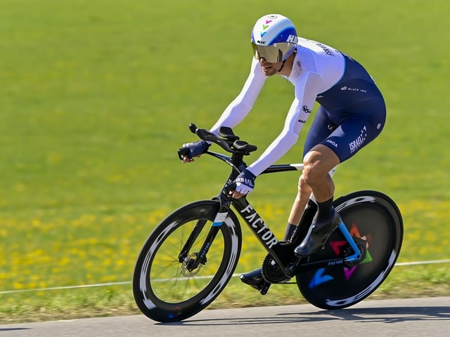 Reto Hollenstein auf dem Zeitfahr-Velo. Reto Hollenstein auf dem Zeitfahr-Velo.