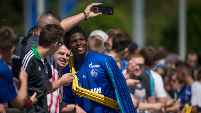 Breel Embolo posiert für ein Foto. Breel Embolo posiert für ein Foto.