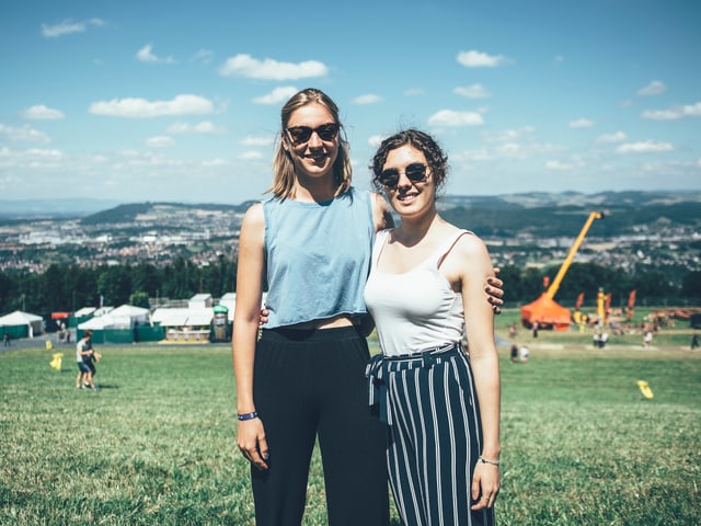 Festivalbesucherinnen Festivalbesucherinnen