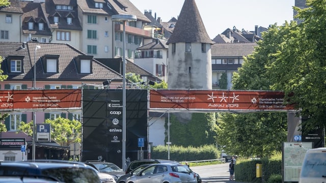 Der Eingang zum offiziellen Turnfest-Gelände im Schachen, im Hintergrund die Aarauer Altstadt. Der Eingang zum offiziellen Turnfest-Gelände im Schachen, im Hintergrund die Aarauer Altstadt.