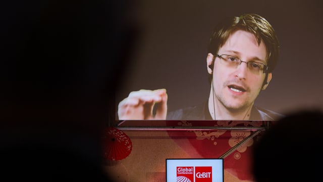 Whistleblower Snowden warnt via Live-Schalte an der CeBit vor der globalen Überwachung. Whistleblower Snowden warnt via Live-Schalte an der CeBit vor der globalen Überwachung.