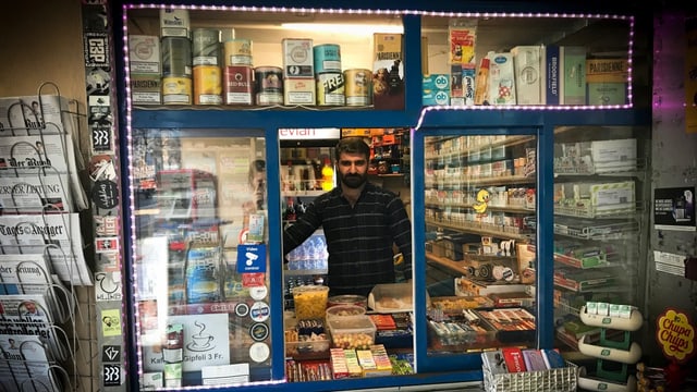 Der Kiosk von Sedat Yildirim befindet sich in einem uralten Tramhäuschen im Berner Ostring-Quartier. Der Kiosk von Sedat Yildirim befindet sich in einem uralten Tramhäuschen im Berner Ostring-Quartier.