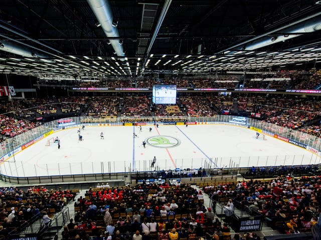 Eishockey-Stadion. Eishockey-Stadion.