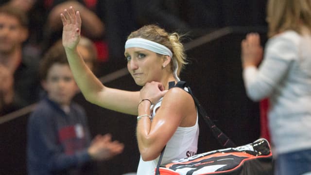 Timea Bacsinszky baunda il plaz cun larmas en ils egls Timea Bacsinszky baunda il plaz cun larmas en ils egls
