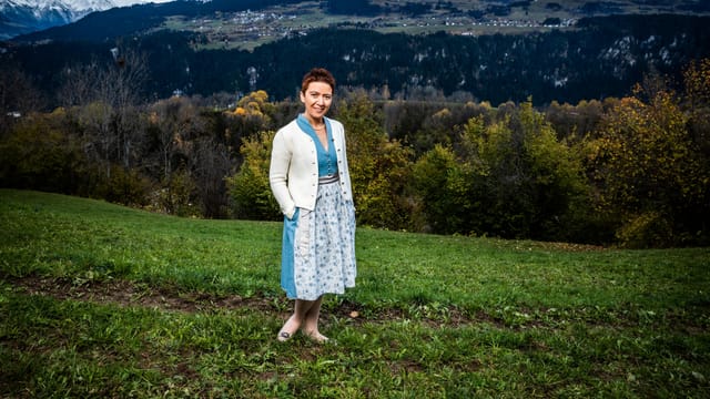 Portrait von Landfrau Flurina Candinas in der Tracht. Portrait von Landfrau Flurina Candinas in der Tracht.
