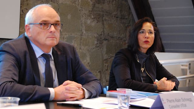 Regierungsrat Pierre Alain Schnegg und seine Spitalamt-Chefin Annamaria Müller. Regierungsrat Pierre Alain Schnegg und seine Spitalamt-Chefin Annamaria Müller.