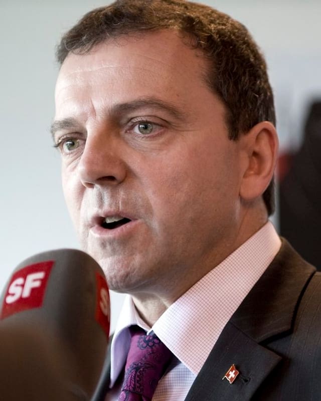 Walter Wobmann bei einem Interview mit dem Schweizer Fernsehen. Walter Wobmann bei einem Interview mit dem Schweizer Fernsehen.