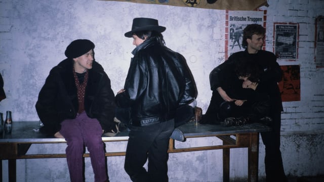 Die Nacht zum Tag gemacht: Jugendliche 1980 im Zürcher Autonomen Jugendzentrum AJZ Die Nacht zum Tag gemacht: Jugendliche 1980 im Zürcher Autonomen Jugendzentrum AJZ