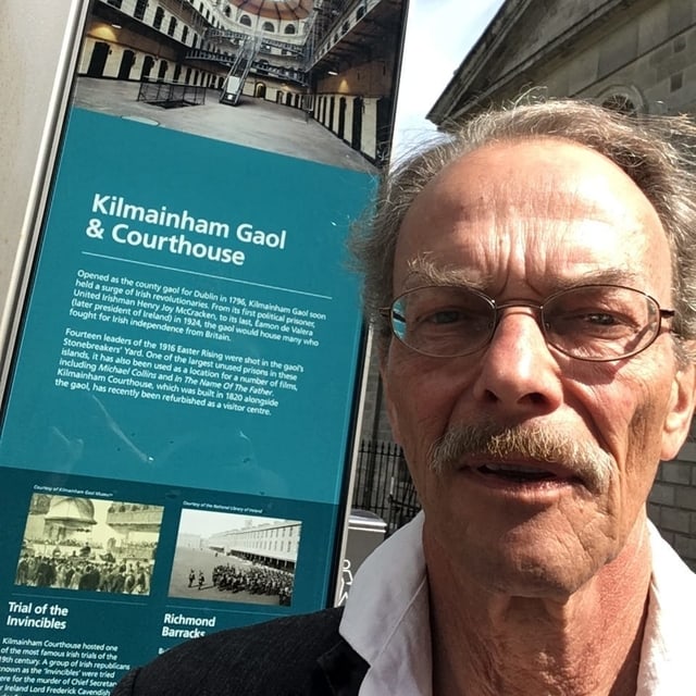 Martin Alioth vor dem Kilmainham-Gefängnis. Martin Alioth vor dem Kilmainham-Gefängnis.