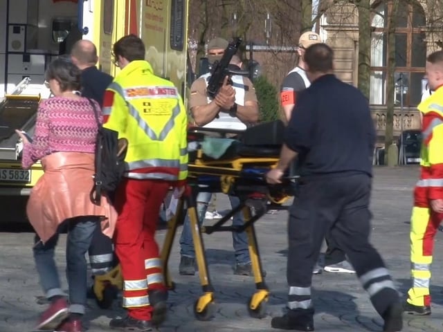 Rettungskräfte. Rettungskräfte.