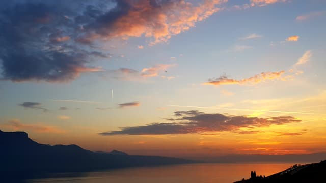 Blick über den abendlichen Genfersee Blick über den abendlichen Genfersee