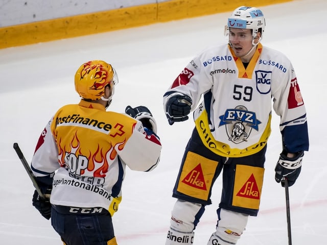 Die Zuger Jan Kovar (l.) und Dario Simion. Die Zuger Jan Kovar (l.) und Dario Simion.