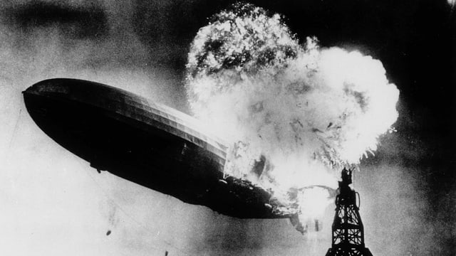 Brennende Hindenburg. Brennende Hindenburg.