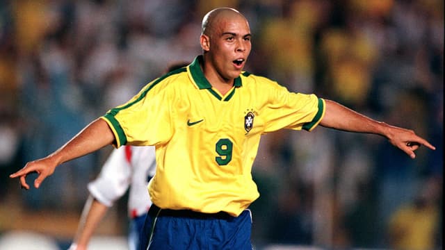 Ronaldo im Brasilien-Trikot. Ronaldo im Brasilien-Trikot.