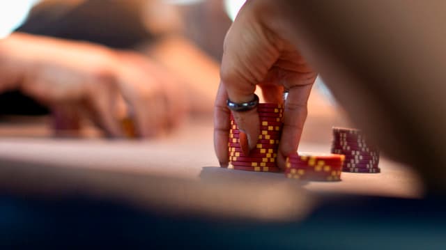 48 Personen wurden in Ostermundigen beim illegalen Glücksspiel erwischt. 48 Personen wurden in Ostermundigen beim illegalen Glücksspiel erwischt.