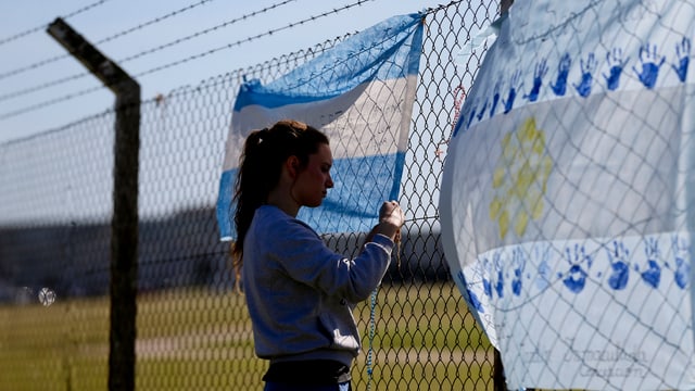 Schwester eines Marinesoldaten in Mar del Plata. Schwester eines Marinesoldaten in Mar del Plata.