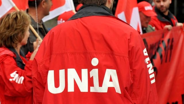 Unia-Jacke von hinten. Unia-Jacke von hinten.