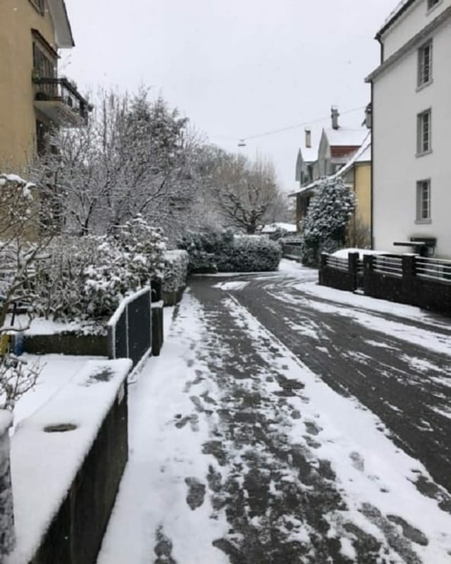 Verschneites Trottoir