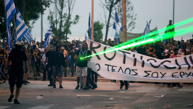 Menschen mit Transparenten Menschen mit Transparenten