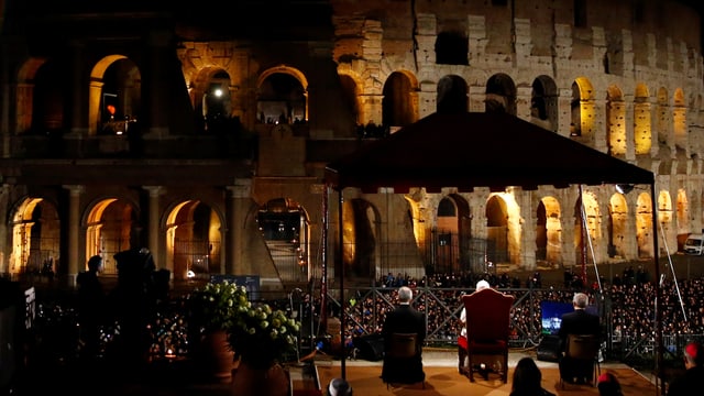 Der Papst vor dem Kolosseum. Der Papst vor dem Kolosseum.