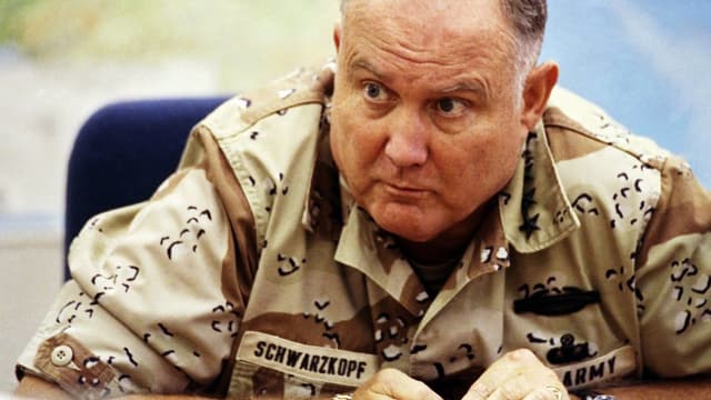 Porträt von Norman Schwarzkopf. Porträt von Norman Schwarzkopf.