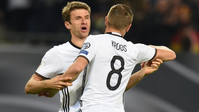 Toni Kroos und Thomas Müller. Toni Kroos und Thomas Müller.