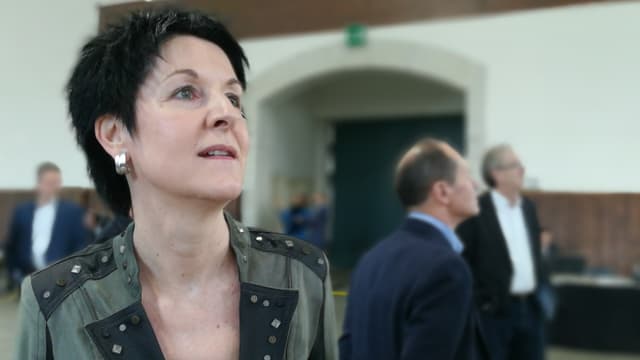 Frau mit schwarzen kurzen Haaren. Frau mit schwarzen kurzen Haaren.