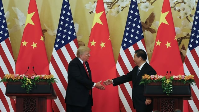 Archivbild: Trump und Xi reichen sich die Hand. Archivbild: Trump und Xi reichen sich die Hand.