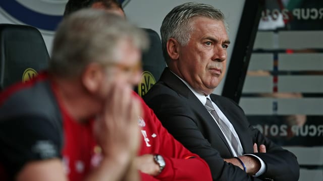 Carlo Ancelotti auf der Trainerbank Carlo Ancelotti auf der Trainerbank