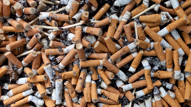 Viele Zigarettenstummel Viele Zigarettenstummel