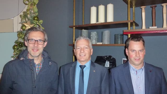 La davosa suprastonza da la secziun Surselva cun (da san.) G. Friberg, D. Blumenthal (president) e E. Berni. La davosa suprastonza da la secziun Surselva cun (da san.) G. Friberg, D. Blumenthal (president) e E. Berni.
