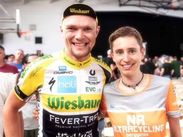 Nicole Reist posiert mit Christoph Strasser. Nicole Reist posiert mit Christoph Strasser.