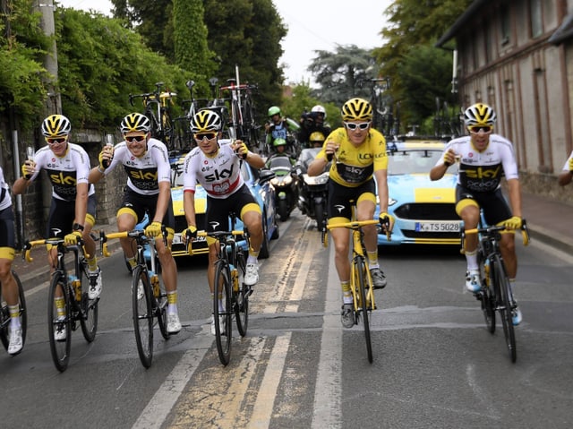 Die Cüplifahrt Richtung Champs Elysées. Wieder mit dem Team von Geraint Thomas in Feierlaune? Die Cüplifahrt Richtung Champs Elysées. Wieder mit dem Team von Geraint Thomas in Feierlaune?