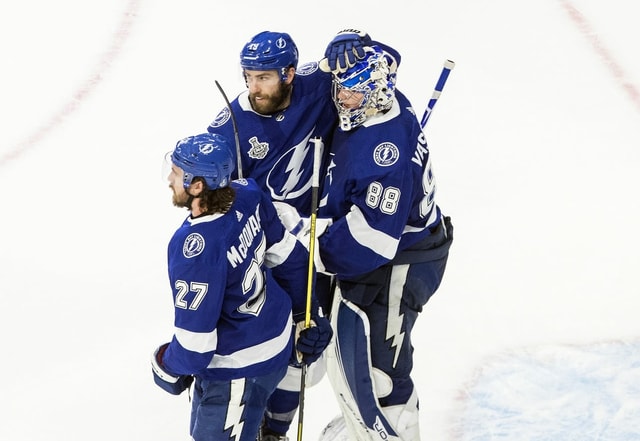 Tampa-Goalie Andrei Vasilevsky und seine Vorderleute. Tampa-Goalie Andrei Vasilevsky und seine Vorderleute.