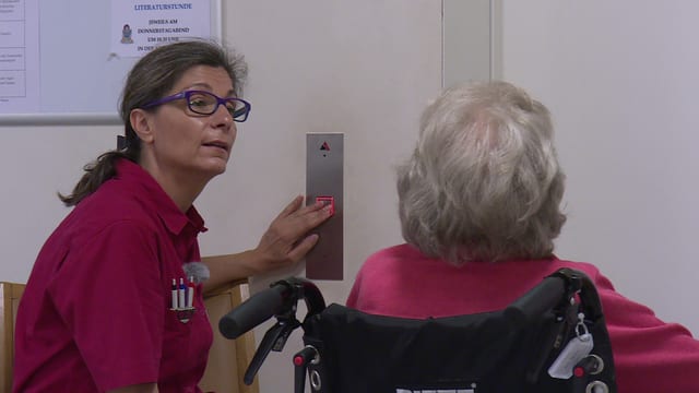 Lisa Araujo arbeitet als Pflegehelferin in einem Alters- und Pflegeheim in Ilanz. Lisa Araujo arbeitet als Pflegehelferin in einem Alters- und Pflegeheim in Ilanz.