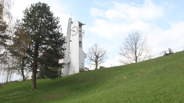 Eine Kirche auf einem Hügel. Eine Kirche auf einem Hügel.