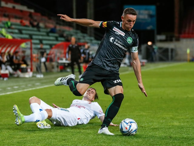 FCSG-Captain Silvan Hefti bei einem Zweikampf am vergangenen Samstag in Sion. FCSG-Captain Silvan Hefti bei einem Zweikampf am vergangenen Samstag in Sion.
