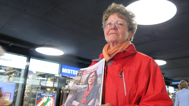 Am Bahnhof mit Surprise-Verkäuferin Lisbeth Schranz