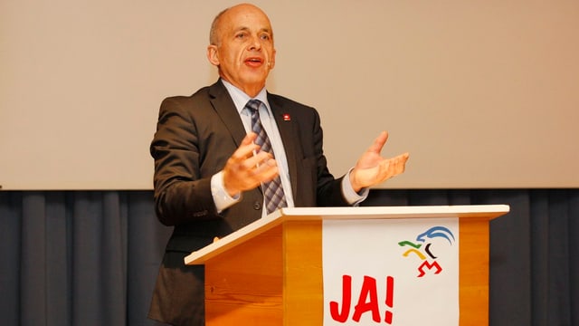 Bundesrat Ueli Maurer mischt die Welt der Politiker auf: Laut Maurer steht der Bund für eine Defizit-Garantie ein. Bundesrat Ueli Maurer mischt die Welt der Politiker auf: Laut Maurer steht der Bund für eine Defizit-Garantie ein.