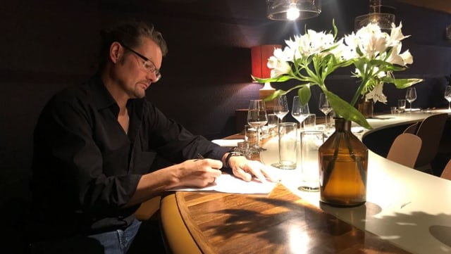 Hannes Veragut am Schreiben
