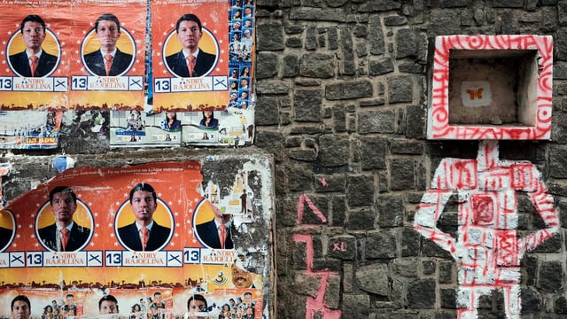 Wahlplakate in Antanarivo, Madagaskar. Wahlplakate in Antanarivo, Madagaskar.