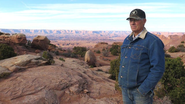 Bruce Adams am Needles Point Overlook. Bruce Adams am Needles Point Overlook.