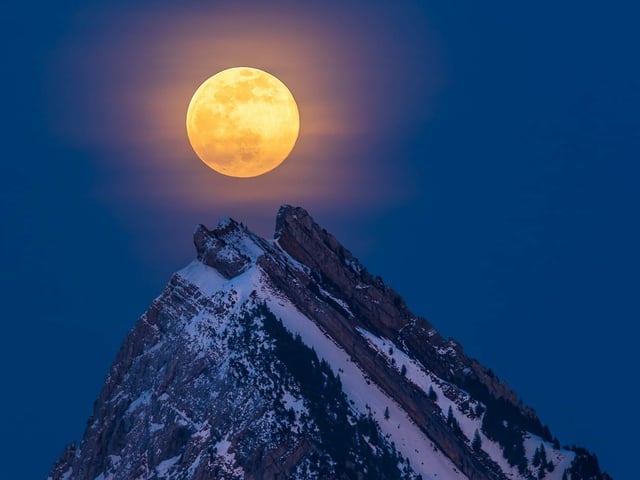 Vollmond über Gipfel