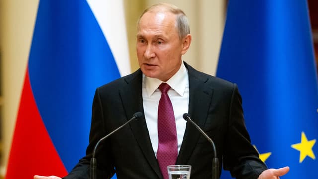 Russischer Präsident Vladimir Putin am Rednerpult. Russischer Präsident Vladimir Putin am Rednerpult.