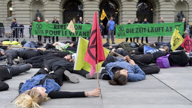 Liegende Demonstranten Liegende Demonstranten
