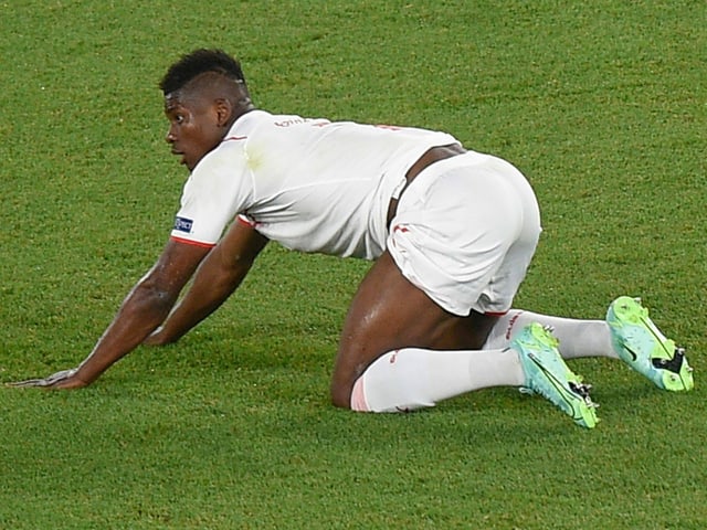 Breel Embolo am Boden Breel Embolo am Boden