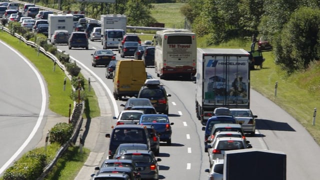 Stau vor dem Gotthard-Tunnel Stau vor dem Gotthard-Tunnel